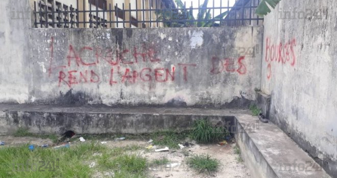 Le directeur de cabinet d’Ali Bongo invité à &laquo;&nbsp;rendre&nbsp;&raquo; l’argent des bourses des élèves