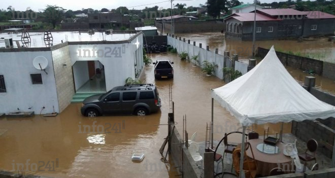 En images&nbsp;: Akanda se réveille sous les eaux diluviennes