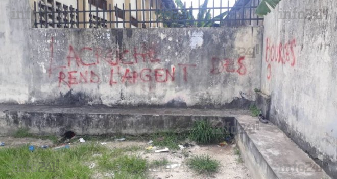 Le directeur de cabinet d’Ali Bongo invité à &laquo;&nbsp;rendre&nbsp;&raquo; l’argent des bourses des élèves