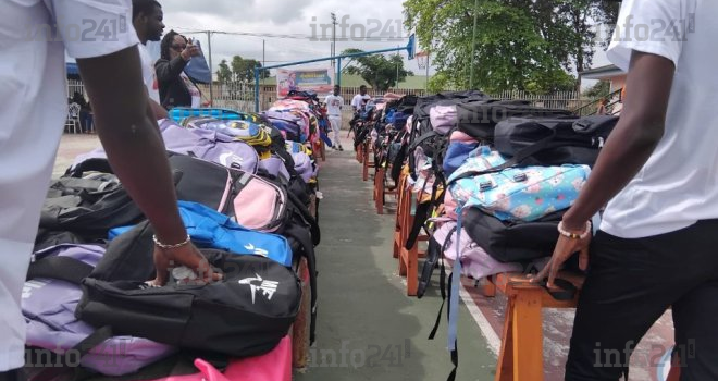 Port-Gentil&nbsp;: 800 kits scolaires distribués gracieusement aux élèves des 4 arrondissements