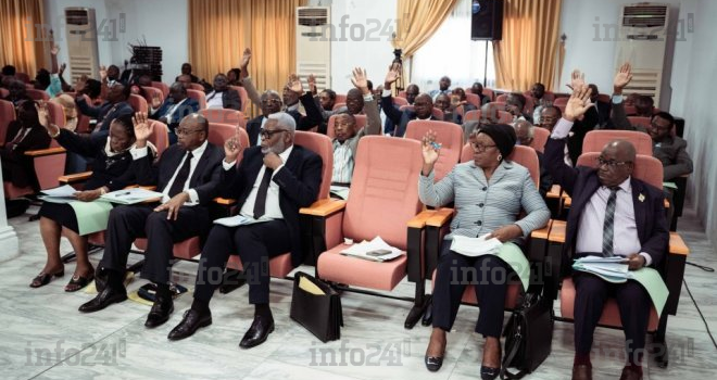 Gabon&nbsp;: Le Sénat dégraisse de 875 milliards le budget 2026 porté par Henri-Claude Oyima